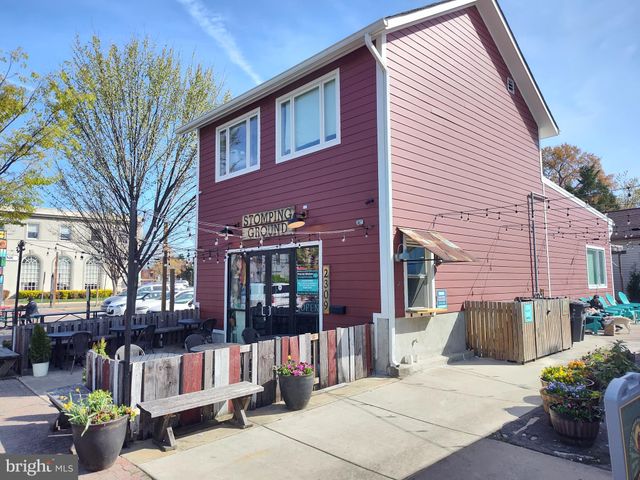 $985,000 | 104 East Oak Street, Alexandria, VA 22301