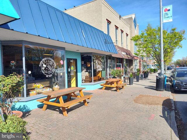 $985,000 | 104 East Oak Street, Alexandria, VA 22301