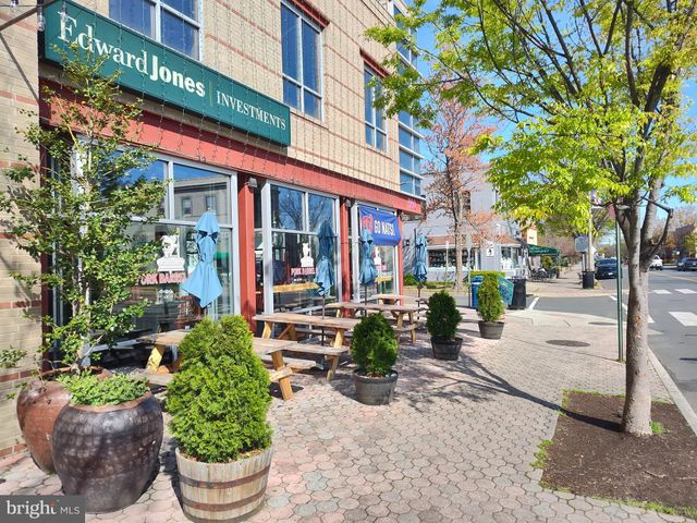 $985,000 | 104 East Oak Street, Alexandria, VA 22301