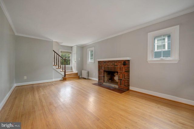 $985,000 | 104 East Oak Street, Alexandria, VA 22301