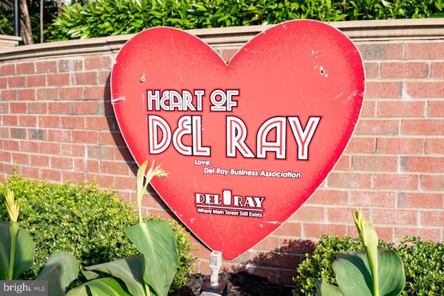 $985,000 | 104 East Oak Street, Alexandria, VA 22301