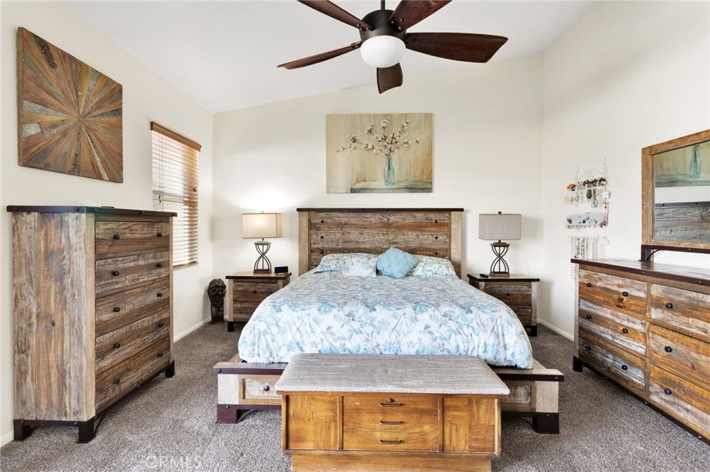 18782 KITOM Road Apple Valley, CA 92308 - Photo 25 of 47 Tall ceilings & backyard access