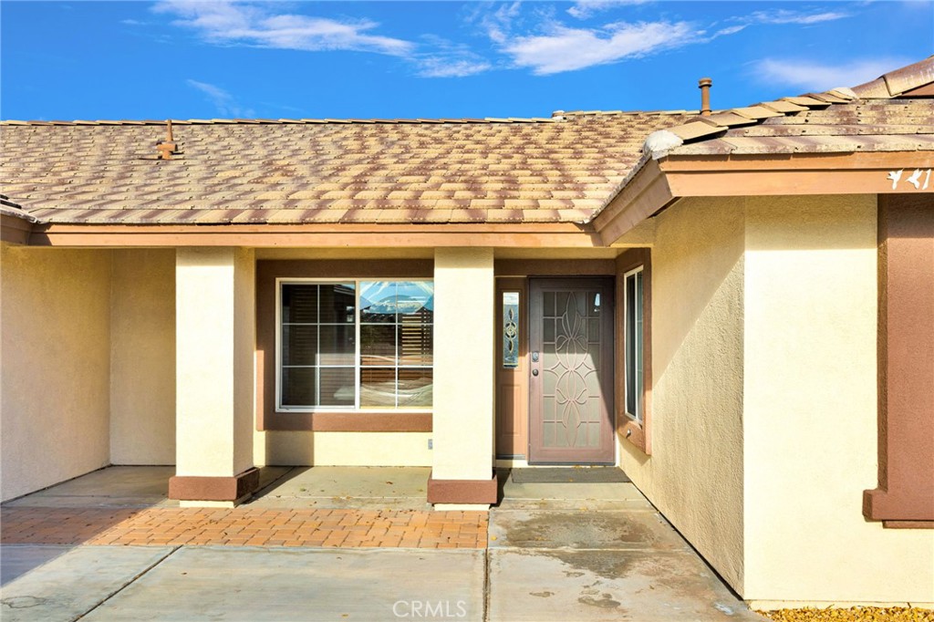 18782 KITOM Road Apple Valley, CA 92308 - Photo 5 of 47 Cute front porch