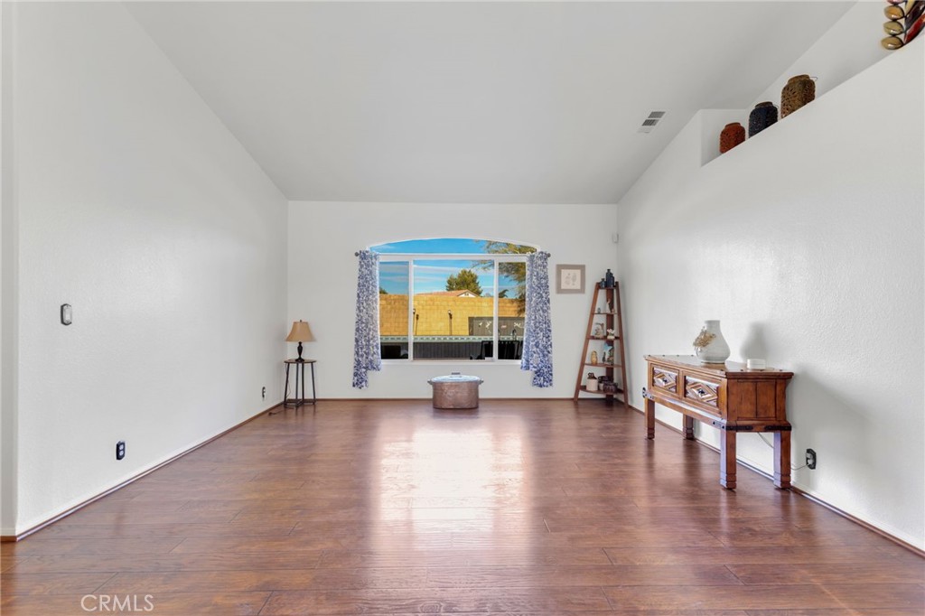 18782 KITOM Road Apple Valley, CA 92308 - Photo 8 of 47 Living room pool view