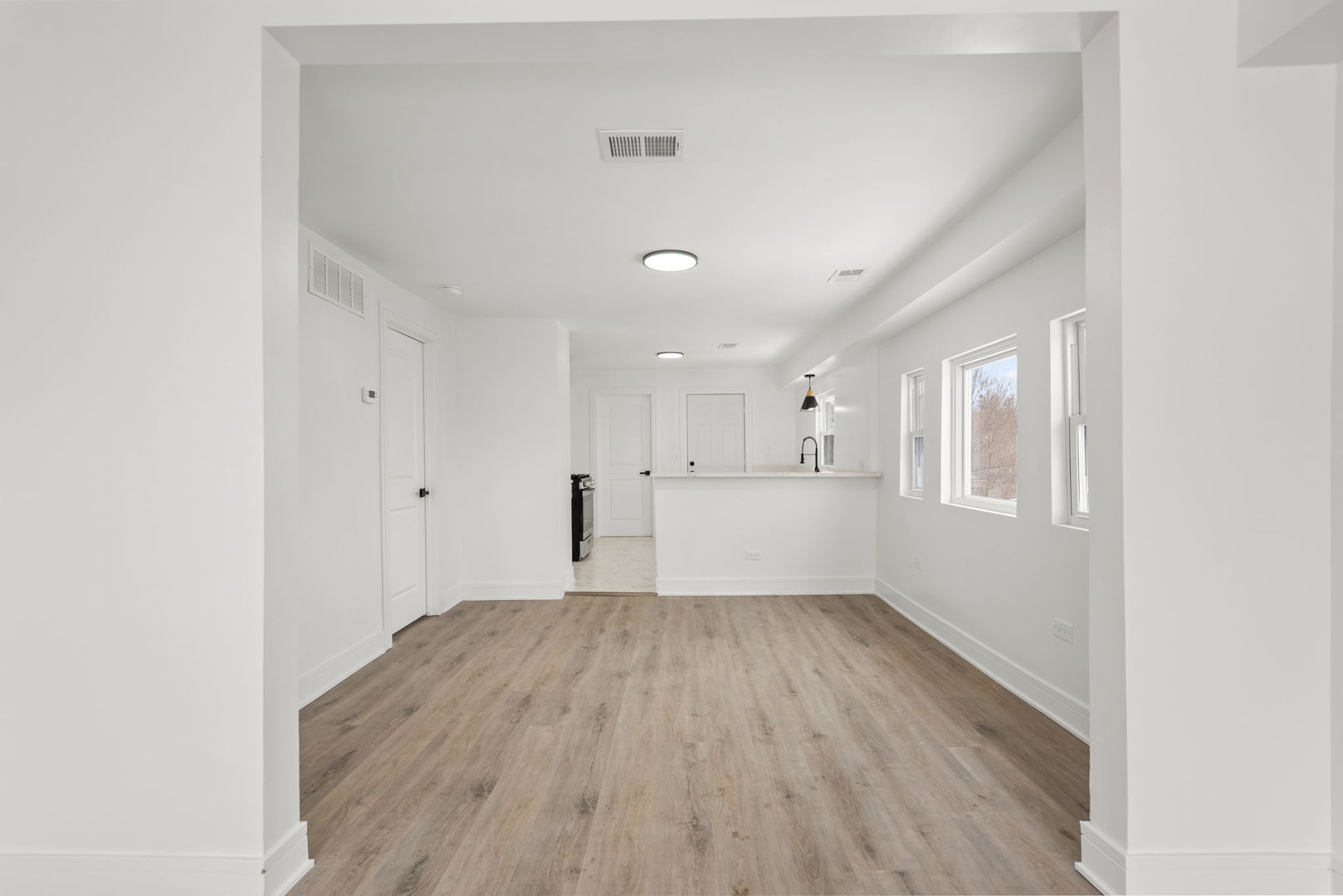 9319 South Merrill Avenue Chicago, IL 60617 - Photo 2 of 19