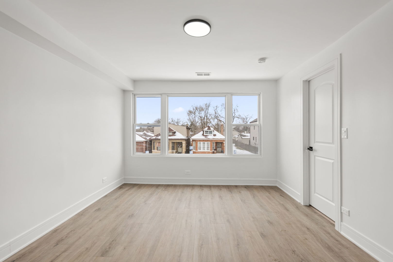 9319 South Merrill Avenue Chicago, IL 60617 - Photo 3 of 19