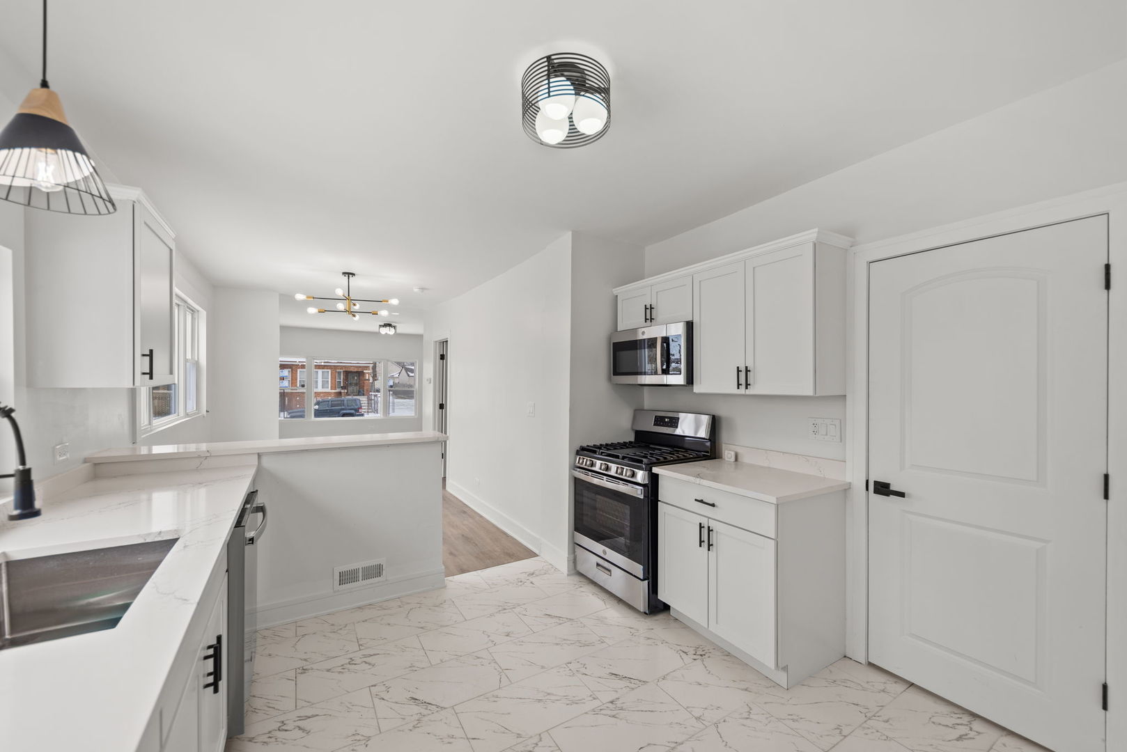 9319 South Merrill Avenue Chicago, IL 60617 - Photo 8 of 19