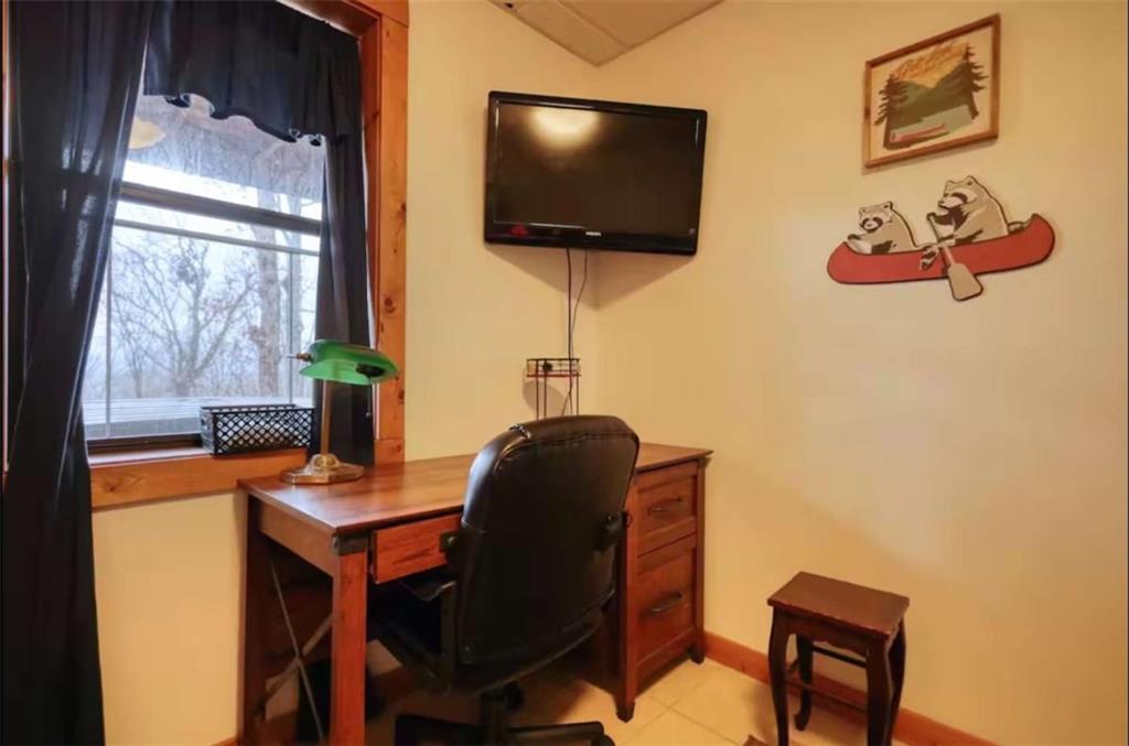 2531 Hunter Road Hiawassee, GA 30546 - Photo 17 of 30 a living room with furniture and a flat screen tv