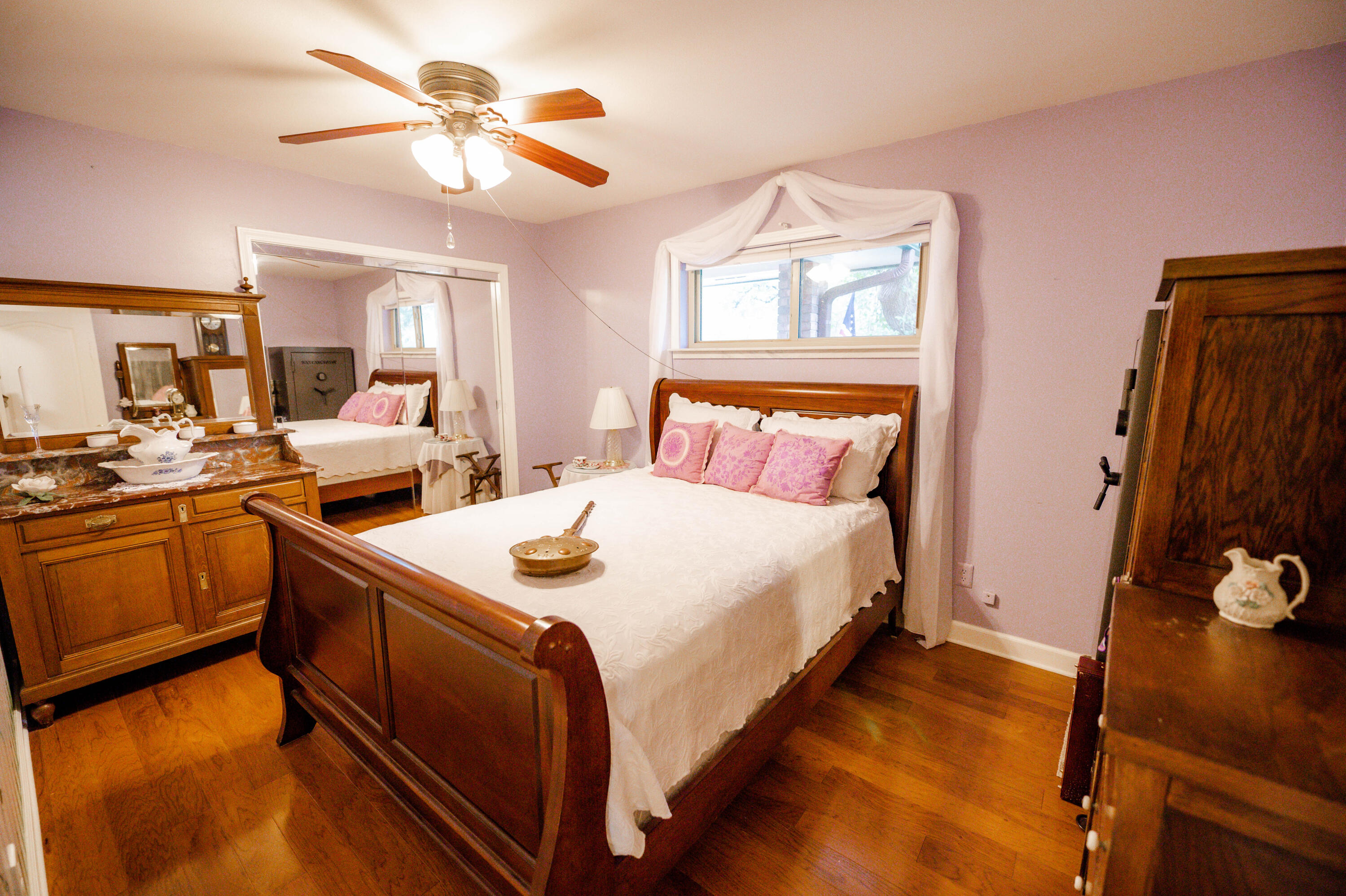 218 Howard Street Niceville, FL 32578 - Photo 18 of 36 a bed room with a bed and a tv