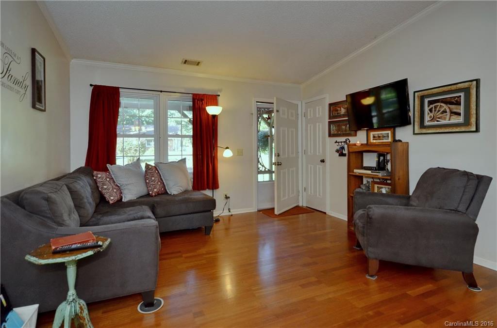 446 Rowland Rd. Swannanoa, NC 28778 - Photo 4 of 16 Gallery Image 4
