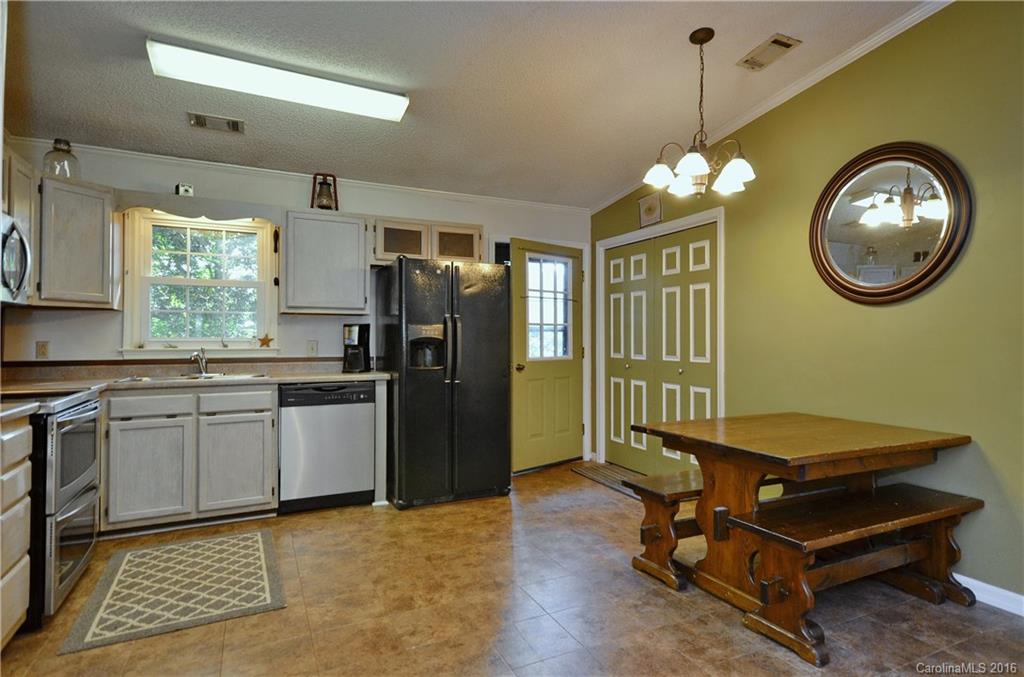 446 Rowland Rd. Swannanoa, NC 28778 - Photo 5 of 16 Gallery Image 5