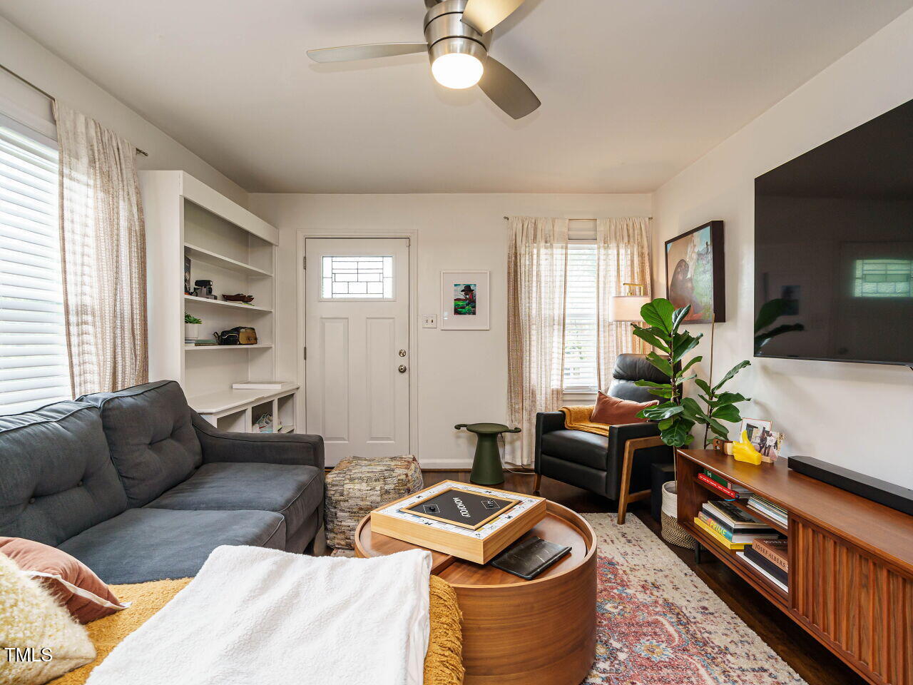 005-1280x960-living-room