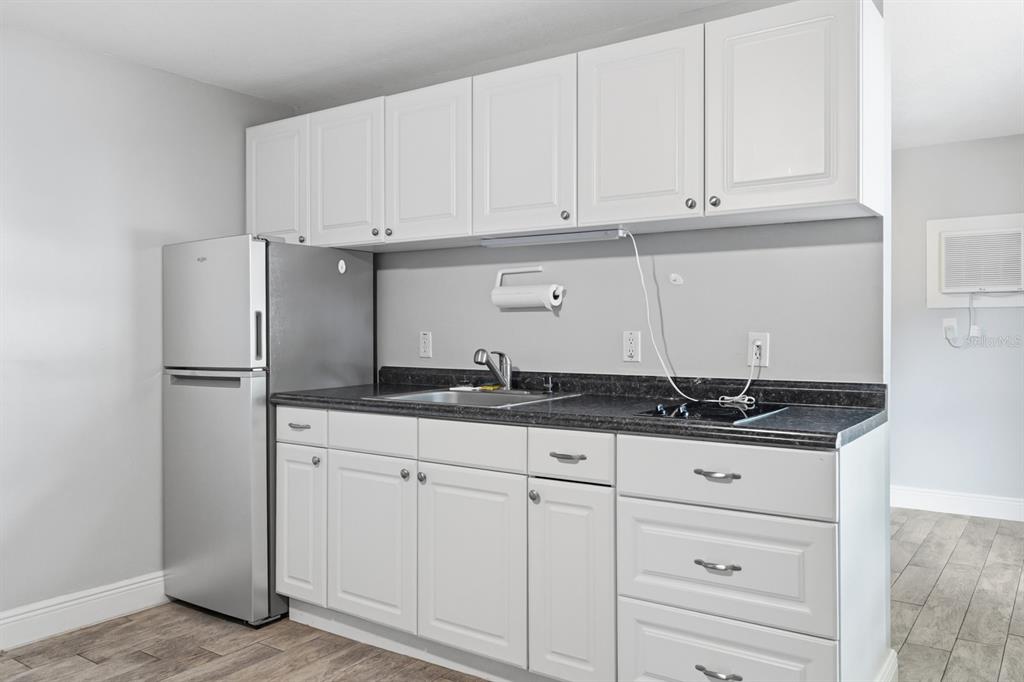 15509 Casey Rd Extension, Unit B Tampa, FL 33624 - Photo 6 of 28