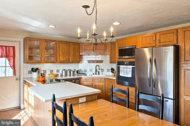 a view of entryway with a front door