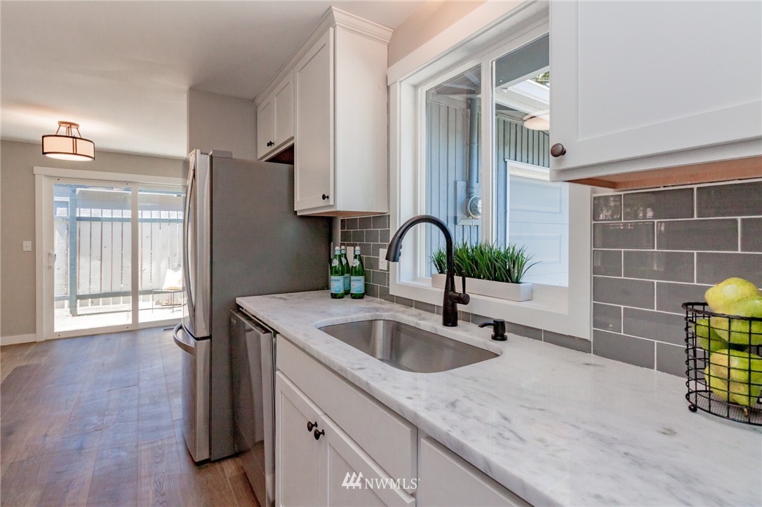 12113 Southeast 167th Street Renton, WA 98058 - Photo 4 of 18 Gallery Image 4