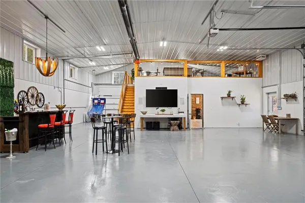$1,699,000 | 33345 West 95th Street, De Soto, KS 66018