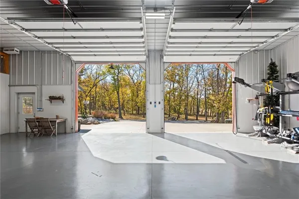 $1,699,000 | 33345 West 95th Street, De Soto, KS 66018