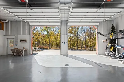 $1,699,000 | 33345 West 95th Street, De Soto, KS 66018