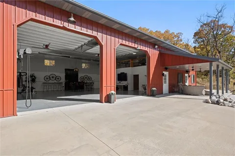 $1,699,000 | 33345 West 95th Street, De Soto, KS 66018