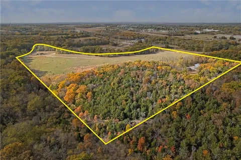 $1,699,000 | 33345 West 95th Street, De Soto, KS 66018