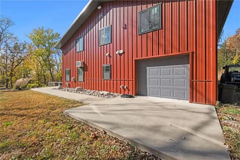 $1,699,000 | 33345 West 95th Street, De Soto, KS 66018