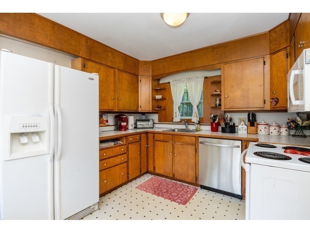 16 County Street Foxboro, MA 02035 - Photo 3 of 35