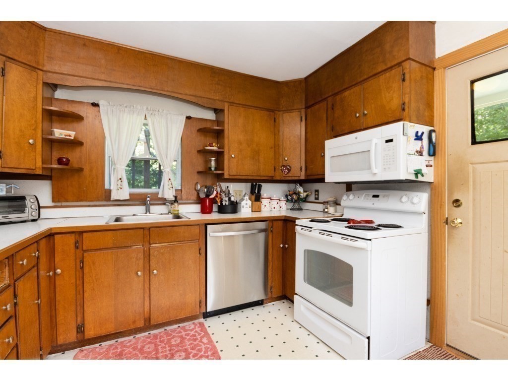 16 County Street Foxboro, MA 02035 - Photo 4 of 35