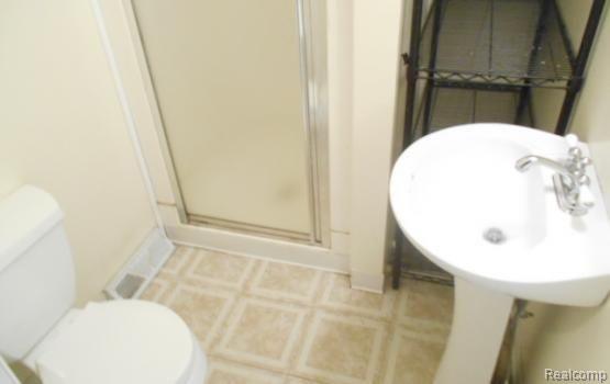 3274 Coolidge Highway Rochester, MI 48309 - Photo 11 of 16 Bathroom 2.JPG