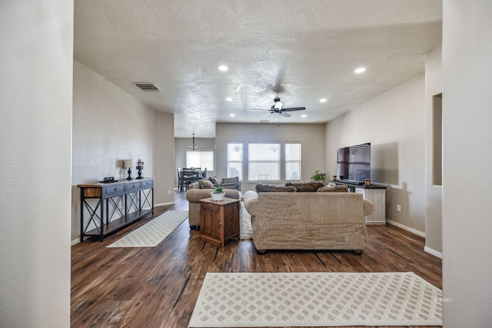 324 South Inyo Street Ridgecrest, CA 93555 - Photo 4 of 32