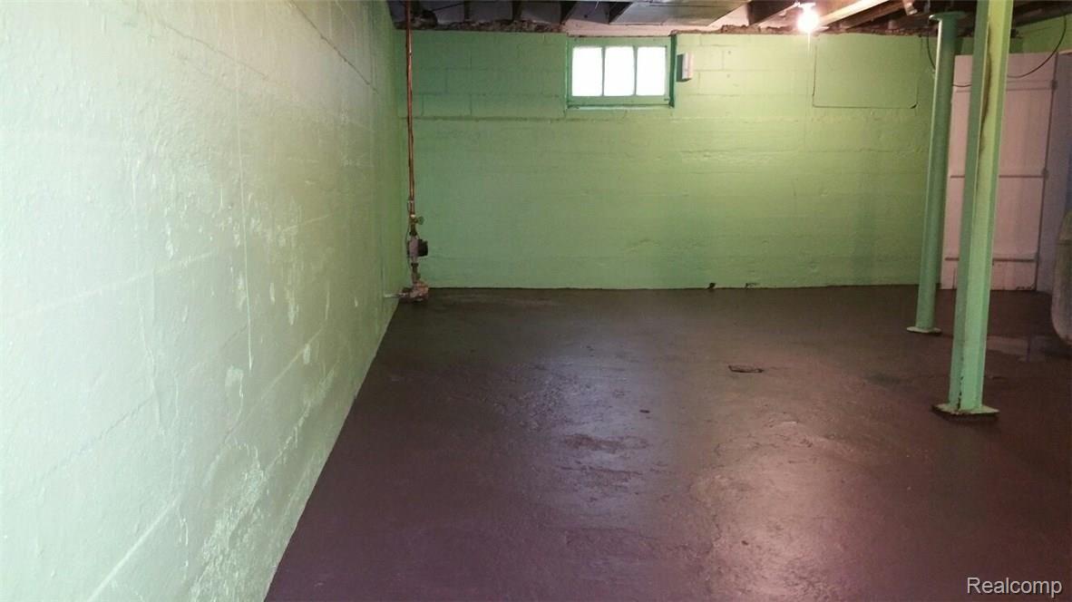 35 Oneida Street Pontiac, MI 48341 - Photo 25 of 28 Basement - 35 Oneida.jpg