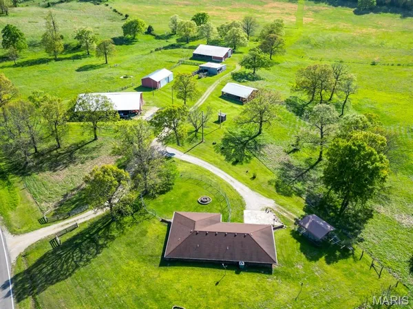 $1,000,000 | 28495 Highway 17, Richland, MO 65556