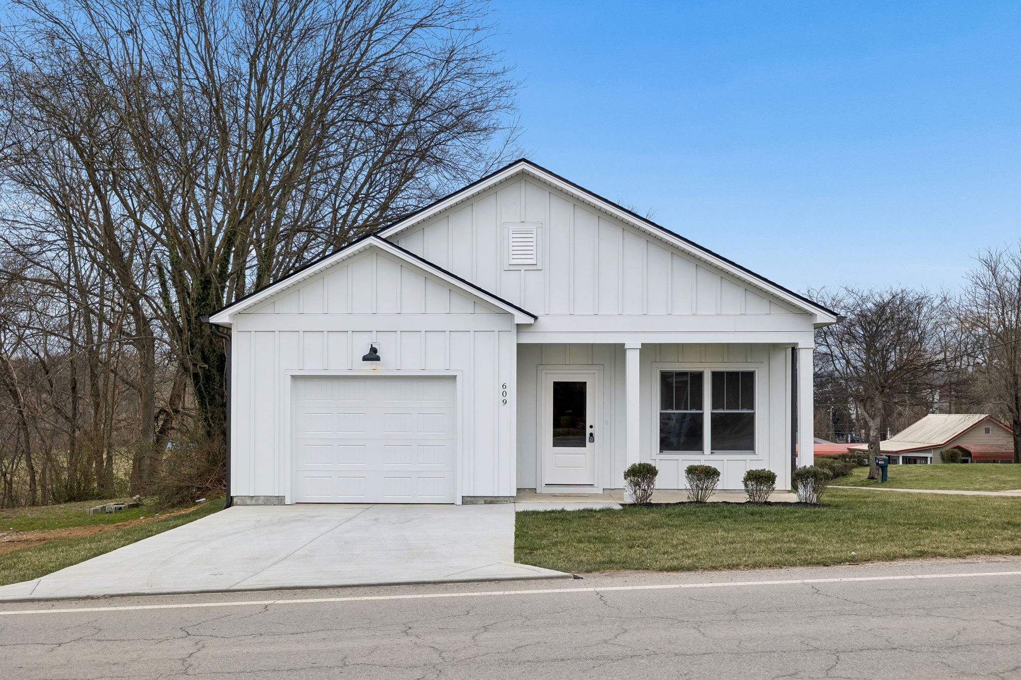 609 South Main Street Mount Pleasant, TN 38474 - Photo 2 of 37 a view of a yard in front view of a house