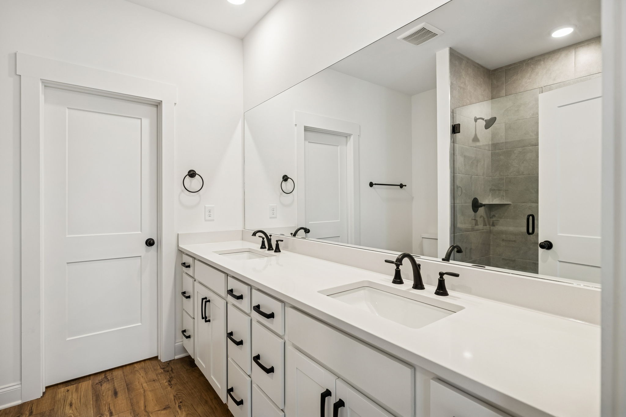 609 South Main Street Mount Pleasant, TN 38474 - Photo 24 of 37 a bathroom with a sink and a mirror