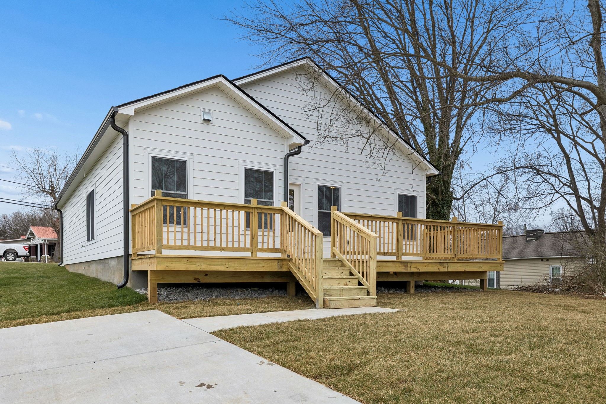 609 South Main Street Mount Pleasant, TN 38474 - Photo 35 of 37 a view of a house with a yard
