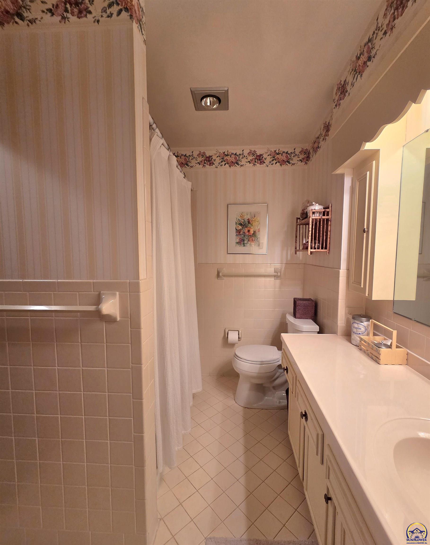224 Southwest Fairlawn Road Topeka, KS 66606 - Photo 17 of 25