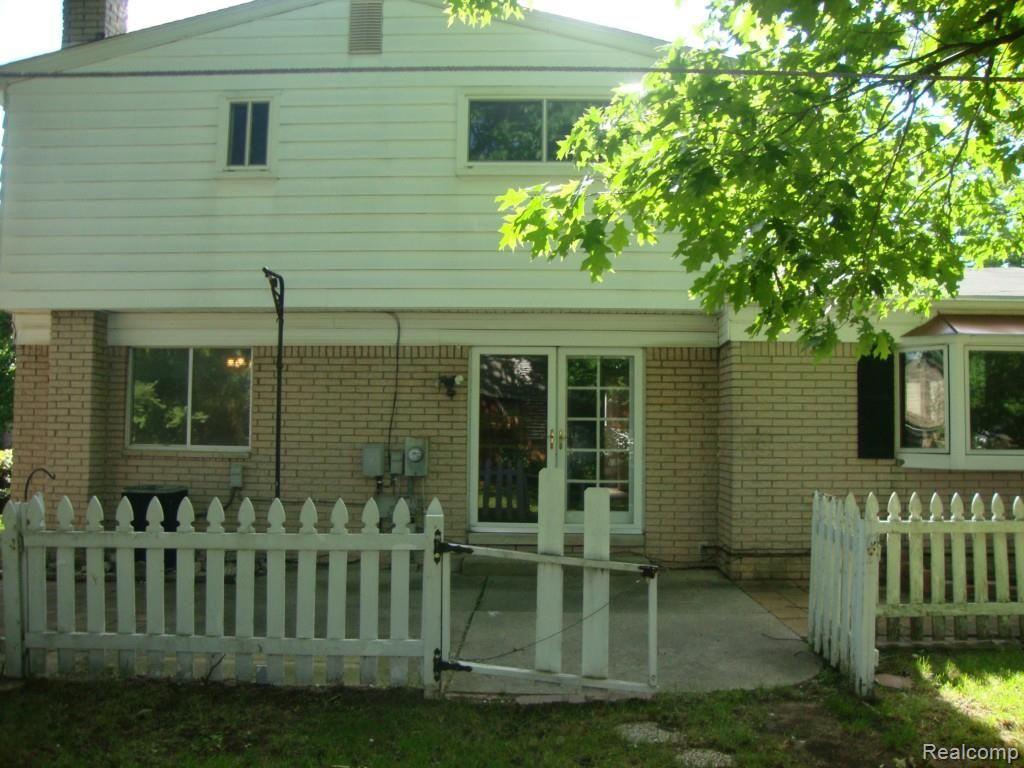 43098 Versailles Road Canton, MI 48187 - Photo 17 of 18 Back View