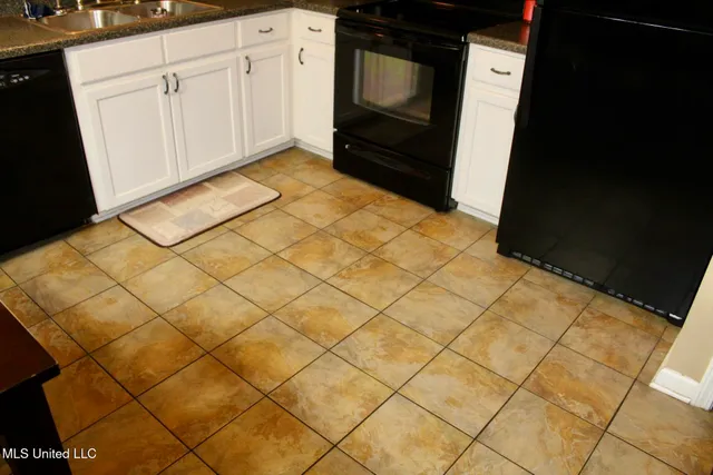 $179,348 | 111 Holly Cove, Batesville, MS 38606