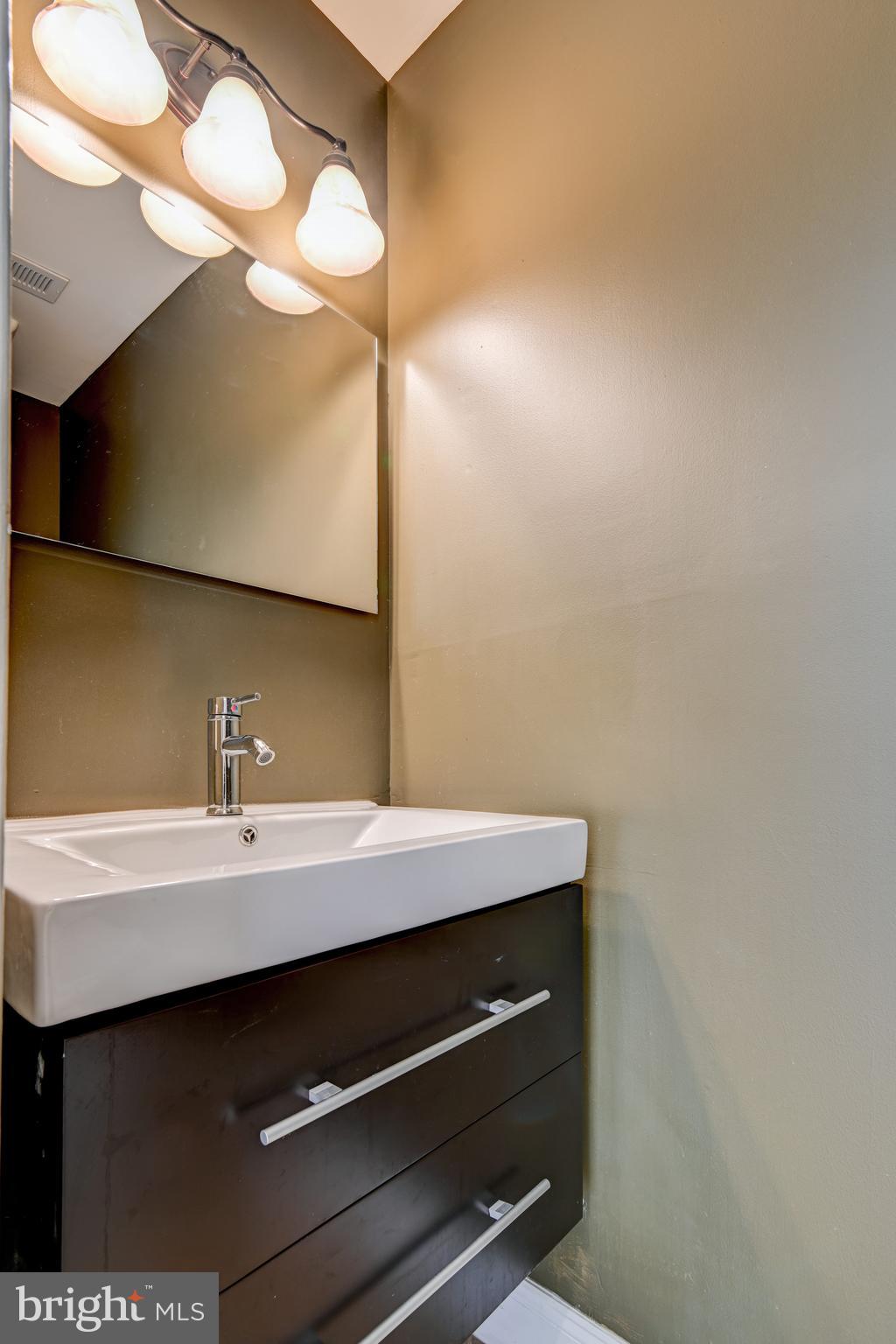 12 Halstead Place Princeton, NJ 08540 - Photo 9 of 25 Powder Room