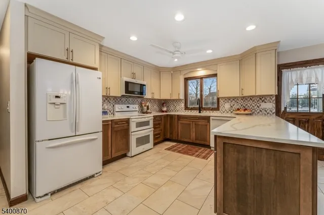 $949,000 | 19 Lexington Road, Annandale, NJ 08801