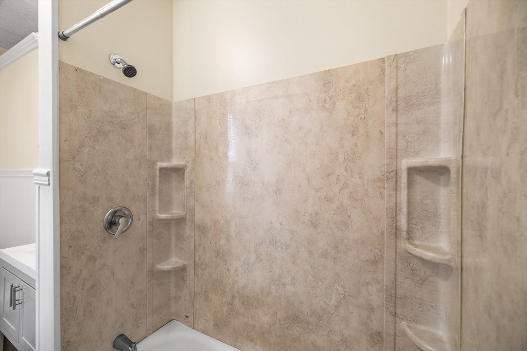 10 Sycamore Street Worcester, MA 01608 - Photo 12 of 37 Gallery Image 12