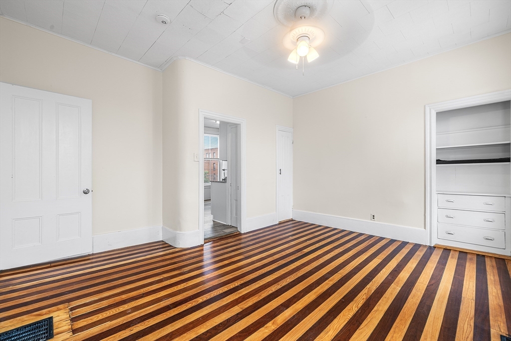 10 Sycamore Street Worcester, MA 01608 - Photo 6 of 37 Gallery Image 6