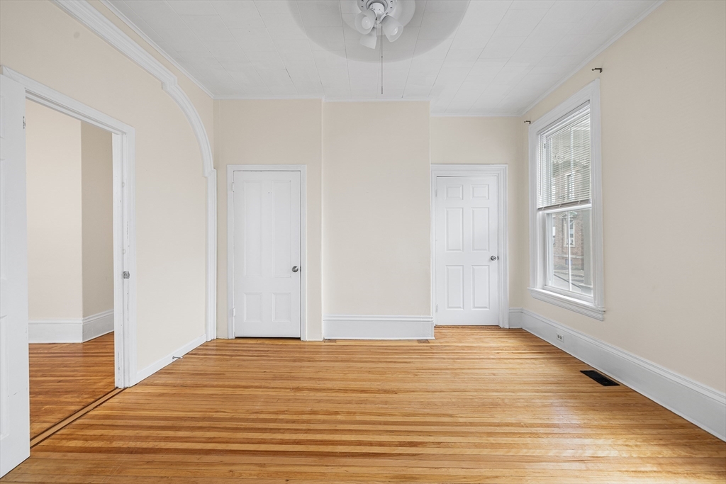 10 Sycamore Street Worcester, MA 01608 - Photo 7 of 37 Gallery Image 7