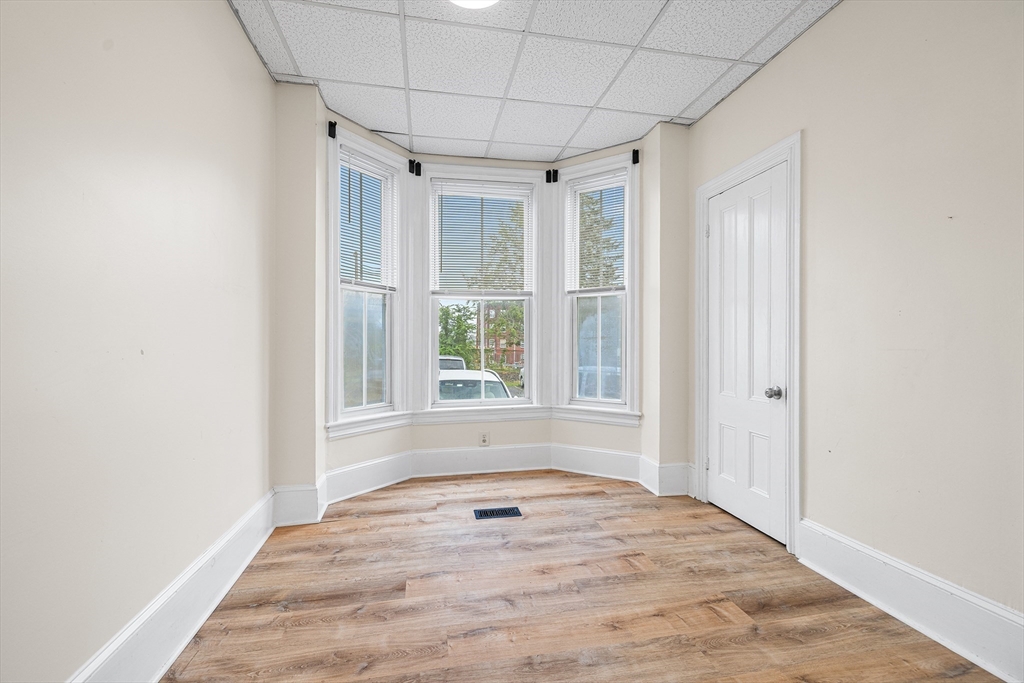 10 Sycamore Street Worcester, MA 01608 - Photo 8 of 37 Gallery Image 8