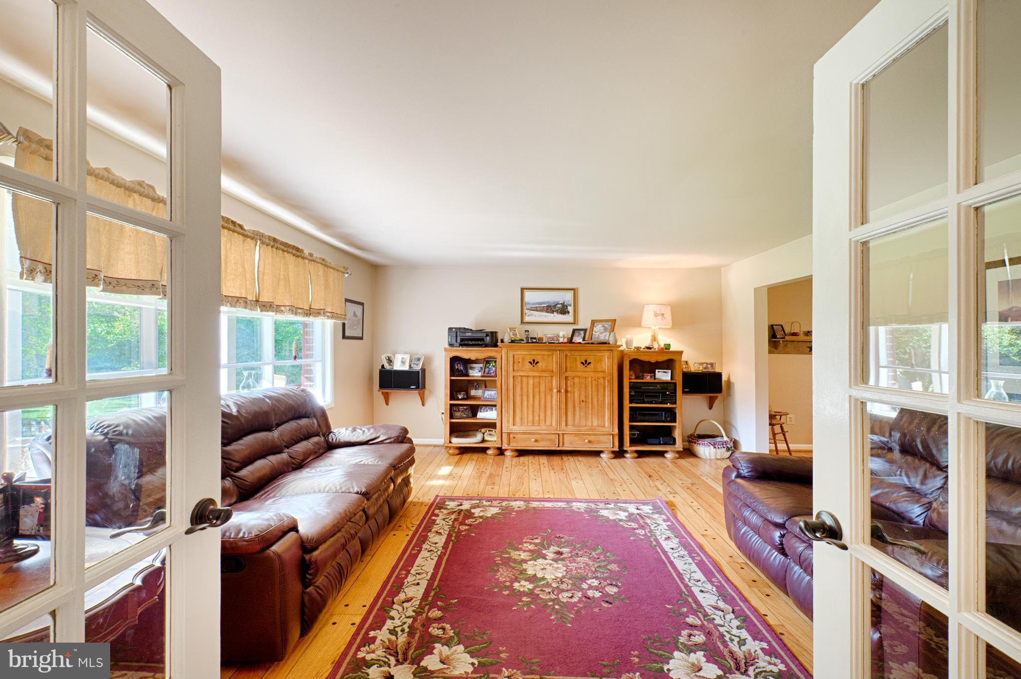 4044 Heaps School Road Pylesville, MD 21132 - Photo 6 of 30 Living Room
