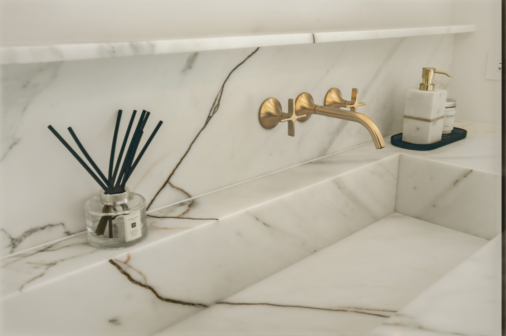 111 East Chestnut Street, Unit PHAB Chicago, IL 60611 - Photo 97 of 124 a bathroom with a bathtub