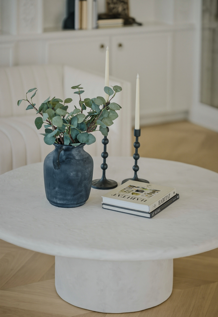 111 East Chestnut Street, Unit PHAB Chicago, IL 60611 - Photo 10 of 124 a vase of flowers sitting on a table