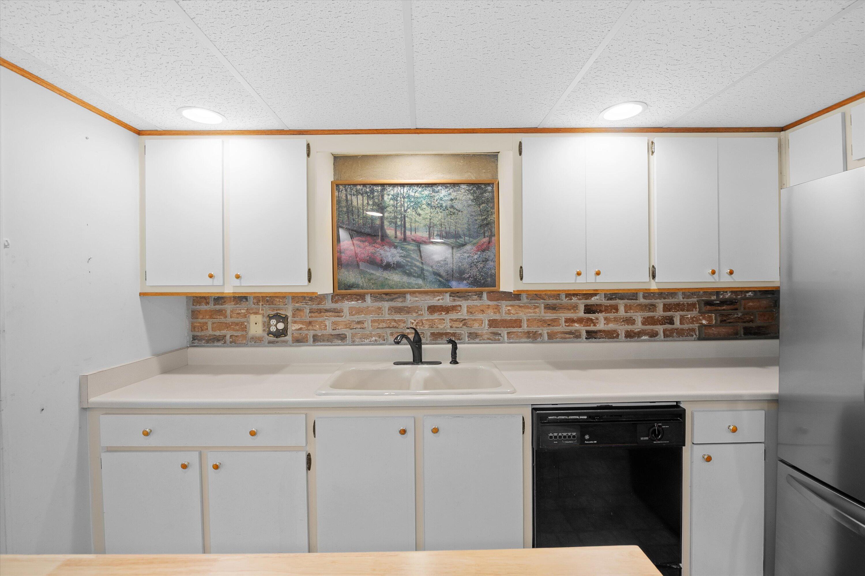 972 Valentine Road Oconomowoc, WI 53066 - Photo 13 of 34 Kitchen