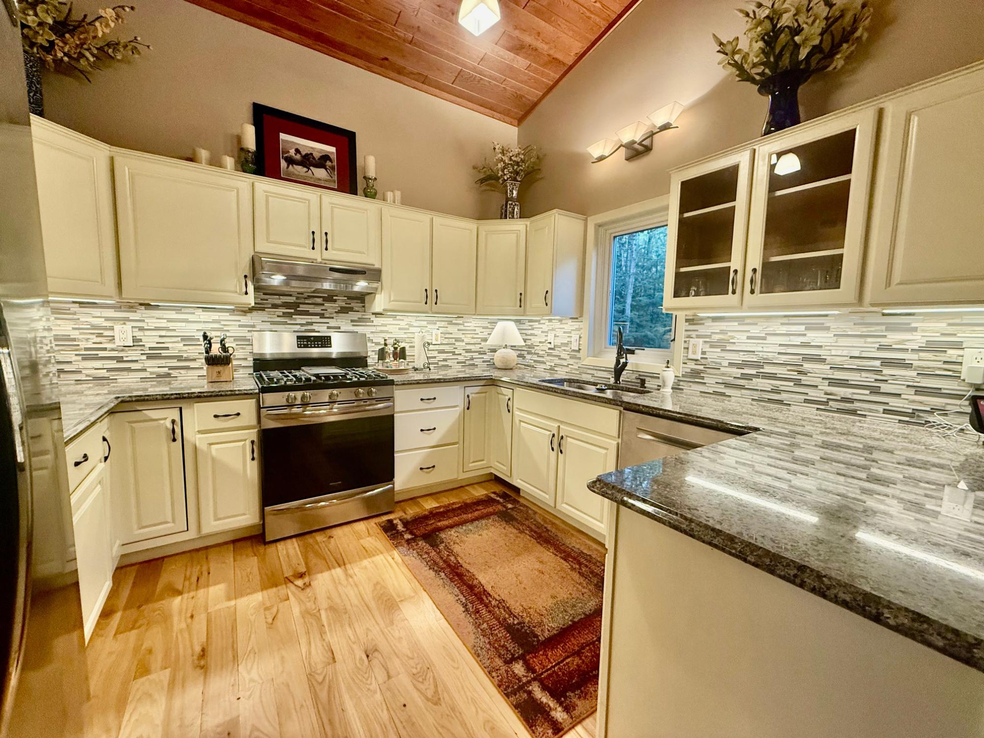 7011 Lakeview Circle Rhinelander, WI 54501 - Photo 9 of 32 Gallery Image 9