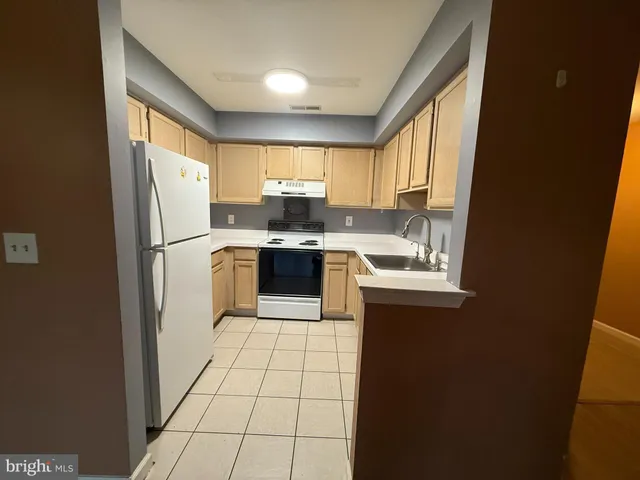 $2,300 | 414 Walden Circle, Unit 414, Robbinsville, NJ 08691