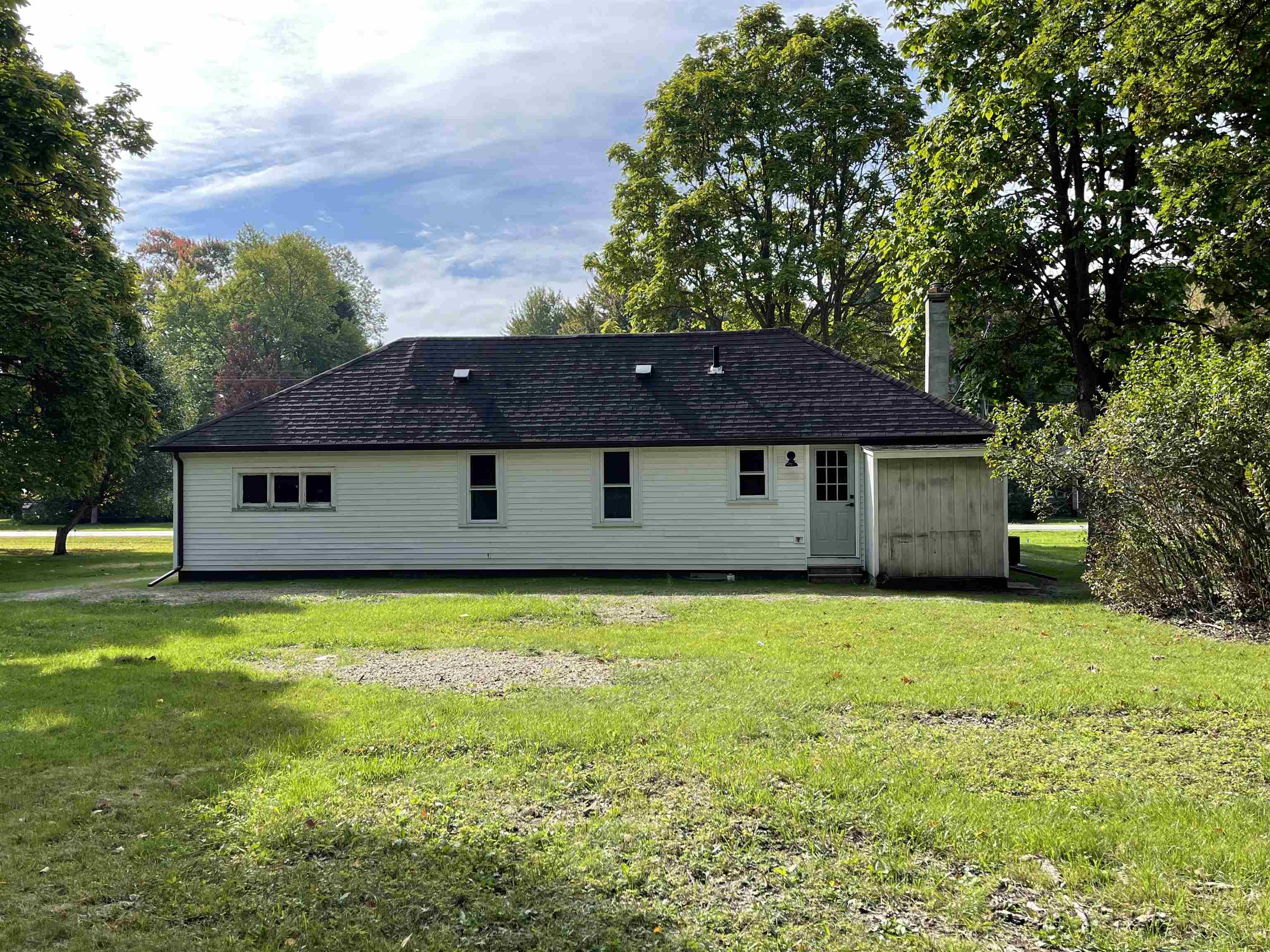2437 East Ashby Road Midland, MI 48640 - Photo 7 of 41 1916098-6.JPG